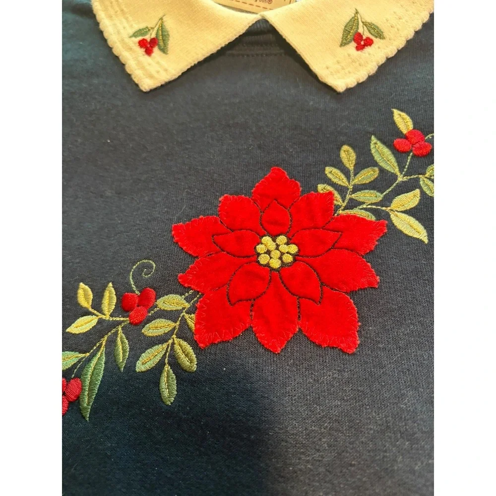 Navy Blue Embroidered‎ Poinsettia Flower Collar Sweatshirt. SZ Medium. Holiday.